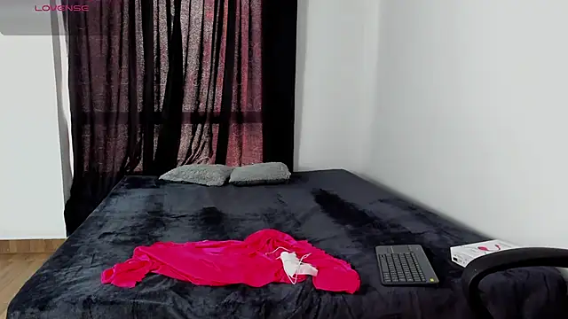 lorymoon online show from December 2024 07:04:02 PM