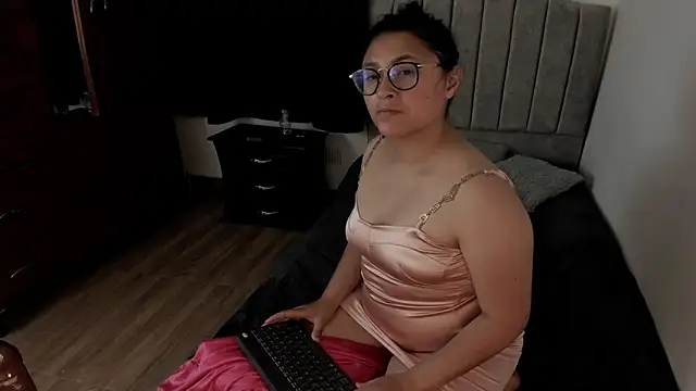 lorymoon online show from January 2025 01:15:01 AM