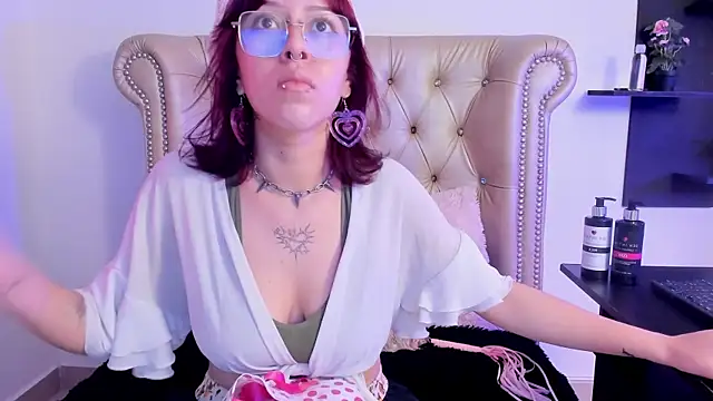 AlexaFoxy18 online show from January 2025 05:20:02 AM