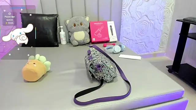 AlexaFoxy18 online show from July 2026 07:36:01 AM