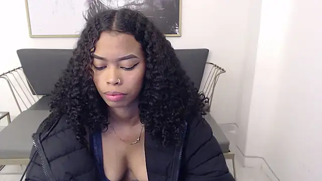 Snapshot of Shenna_brunette_ chatting on December 2024 01:11:02 PM Shenna brunette online show from December 2024 01:11:02 PM