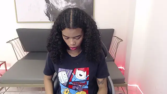 Snapshot of Shenna_brunette_ chatting on December 2024 01:11:02 PM Shenna brunette online show from December 2024 01:11:02 PM