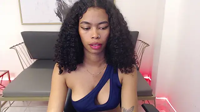 Snapshot of Shenna_brunette_ chatting on December 2024 04:16:02 PM Shenna brunette online show from December 2024 04:16:02 PM