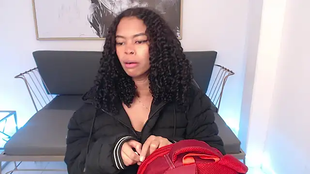 Snapshot of Shenna_brunette_ chatting on December 2024 01:10:02 PM Shenna brunette online show from December 2024 01:10:02 PM