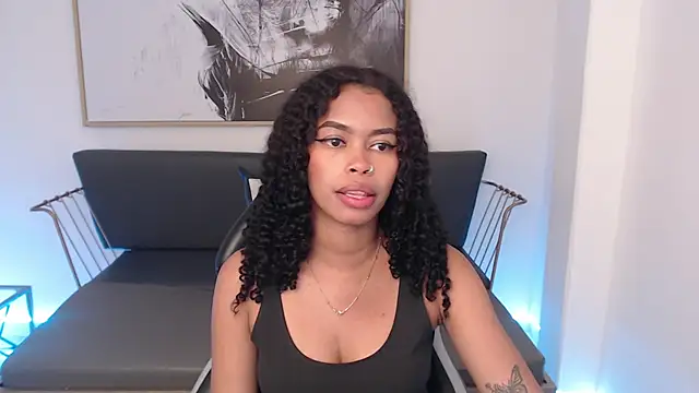 Snapshot of Shenna_brunette_ chatting on December 2024 04:36:01 PM Shenna brunette online show from December 2024 04:36:01 PM