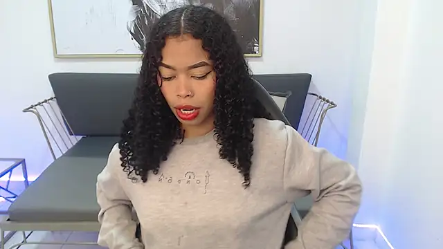 Snapshot of Shenna_brunette_ chatting on December 2024 01:11:02 PM Shenna brunette online show from December 2024 01:11:02 PM