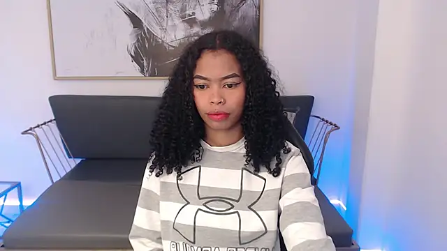 Snapshot of Shenna_brunette_ chatting on December 2024 01:03:01 PM Shenna brunette online show from December 2024 01:03:01 PM