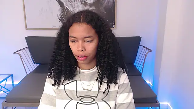 Snapshot of Shenna_brunette_ chatting on December 2024 01:06:02 PM Shenna brunette online show from December 2024 01:06:02 PM