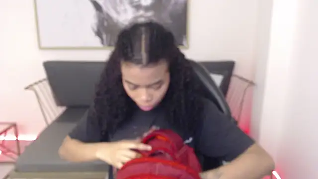 Snapshot of Shenna_brunette_ chatting on December 2024 01:07:02 PM Shenna brunette online show from December 2024 01:07:02 PM