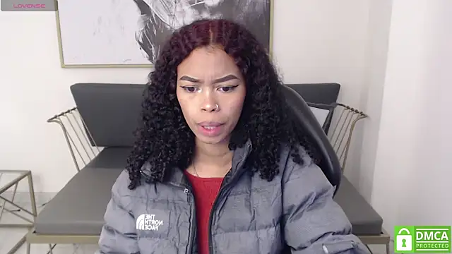 Snapshot of Shenna_brunette_ chatting on December 2024 01:06:02 PM Shenna brunette online show from December 2024 01:06:02 PM