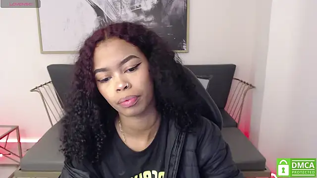 Snapshot of Shenna_brunette_ chatting on December 2024 01:03:02 PM Shenna brunette online show from December 2024 01:03:02 PM