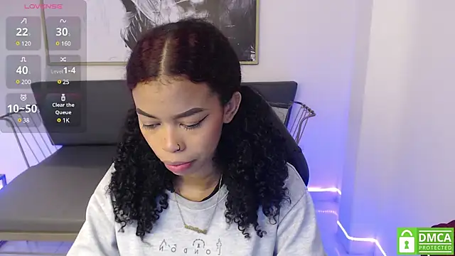 Snapshot of Shenna_brunette_ chatting on January 2025 01:09:02 PM Shenna brunette online show from January 2025 01:09:02 PM