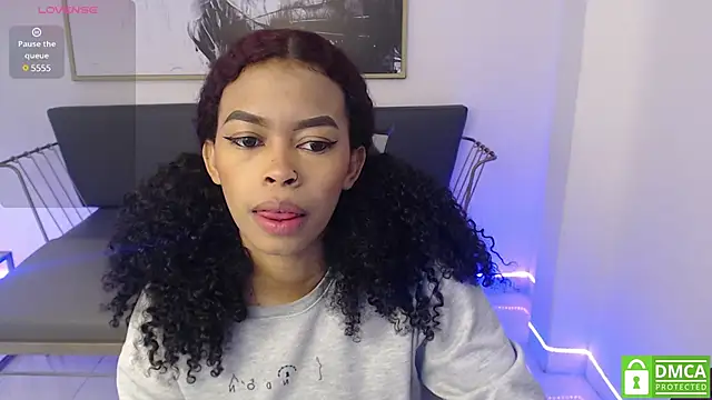 Snapshot of Shenna_brunette_ chatting on January 2025 01:01:01 PM Shenna brunette online show from January 2025 01:01:01 PM