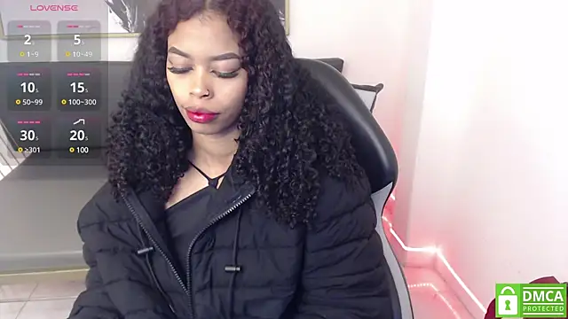 Snapshot of Shenna_brunette_ chatting on January 2025 01:09:01 PM Shenna brunette online show from January 2025 01:09:01 PM