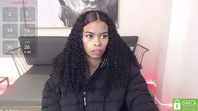 Snapshot of Shenna_brunette_ chatting on January 2025 01:03:01 PM Shenna brunette online show from January 2025 01:03:01 PM