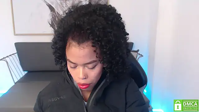 Snapshot of Shenna_brunette_ chatting on January 2025 01:04:02 PM Shenna brunette online show from January 2025 01:04:02 PM