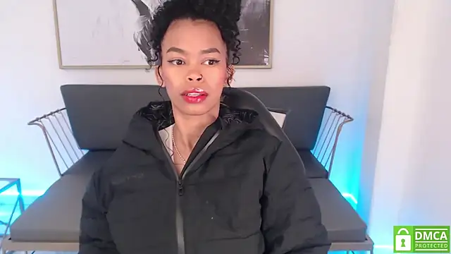 Snapshot of Shenna_brunette_ chatting on January 2025 01:09:01 PM Shenna brunette online show from January 2025 01:09:01 PM