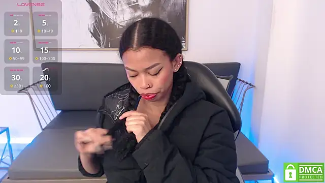 Snapshot of Shenna_brunette_ chatting on January 2025 01:10:01 PM Shenna brunette online show from January 2025 01:10:01 PM