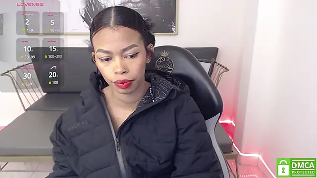 Snapshot of Shenna_brunette_ chatting on February 2025 01:08:02 PM Shenna brunette online show from February 2025 01:08:02 PM