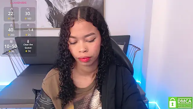 Snapshot of Shenna_brunette_ chatting on February 2025 01:11:02 PM Shenna brunette online show from February 2025 01:11:02 PM