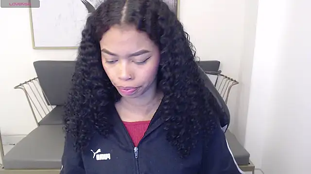 Snapshot of Shenna_brunette_ chatting on February 2025 01:06:01 PM Shenna brunette online show from February 2025 01:06:01 PM