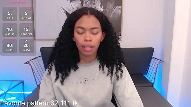 Snapshot of Shenna_brunette_ chatting on February 2025 01:31:02 PM Shenna brunette online show from February 2025 01:31:02 PM