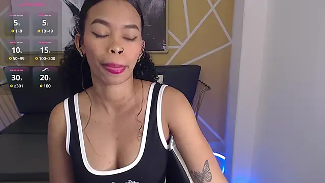 Snapshot of Shenna_brunette_ chatting on March 2025 01:04:01 PM Shenna brunette online show from March 2025 01:04:01 PM