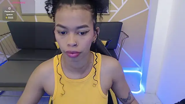 Snapshot of Shenna_brunette_ chatting on March 2025 01:08:01 PM Shenna brunette online show from March 2025 01:08:01 PM