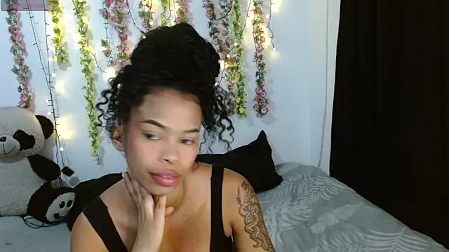 Snapshot of Shenna_brunette_ chatting on October 2025 09:02:01 PM Shenna brunette online show from October 2025 09:02:01 PM