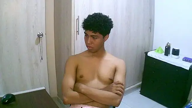 Snapshot of sexy_diamante_ chatting on September 2025 01:44:01 AM sexy diamante online show from September 2025 01:44:01 AM