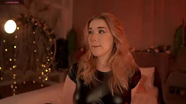 Smiley Mia online show from September 2025 05:11:02 AM