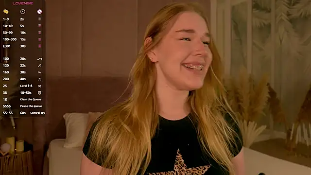 Smiley Mia online show from May 2026 05:16:01 AM