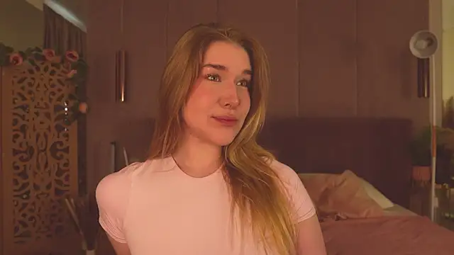 Smiley Mia online show from May 2026 05:37:02 AM