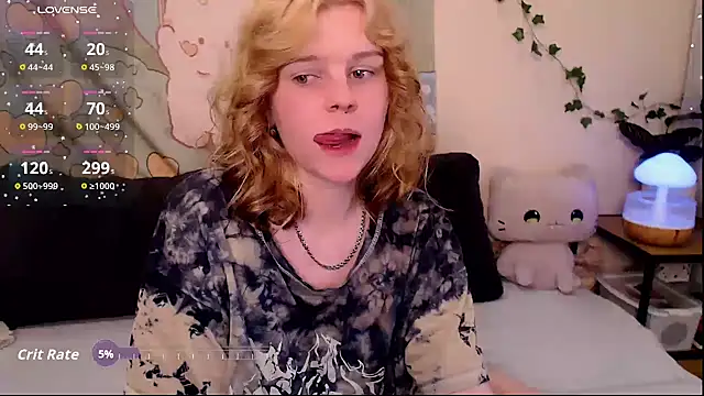 Snapshot of Moona_xx chatting on April 2026 10:56:02 PM Moona xx online show from April 2026 10:56:02 PM