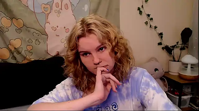 Snapshot of Moona_xx chatting on June 2026 10:31:01 PM Moona xx online show from June 2026 10:31:01 PM