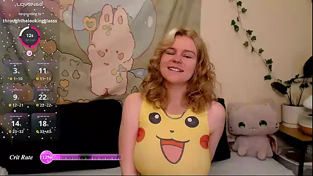 Snapshot of Moona_xx chatting on June 2026 10:47:02 PM Moona xx online show from June 2026 10:47:02 PM