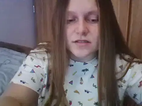 Evasapples online show from February 2025 11:33:01 AM