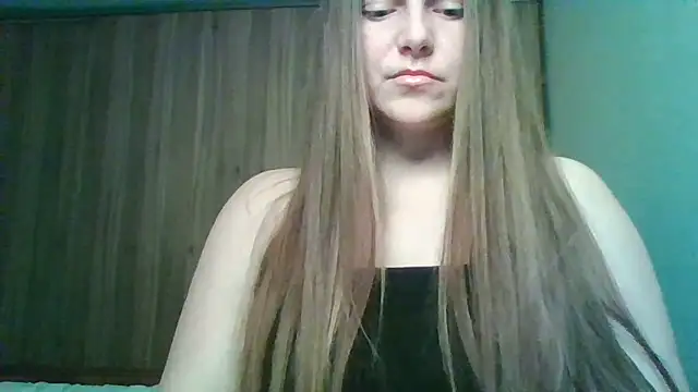 Evasapples online show from May 2026 08:03:02 PM