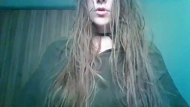 Evasapples online show from May 2026 08:49:02 PM