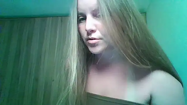 Evasapples online show from May 2026 12:02:01 PM