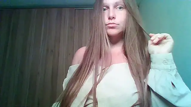 Evasapples online show from June 2026 06:53:01 PM