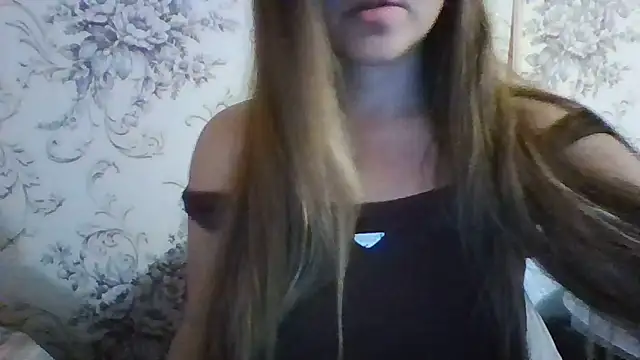Evasapples online show from June 2026 06:47:01 PM
