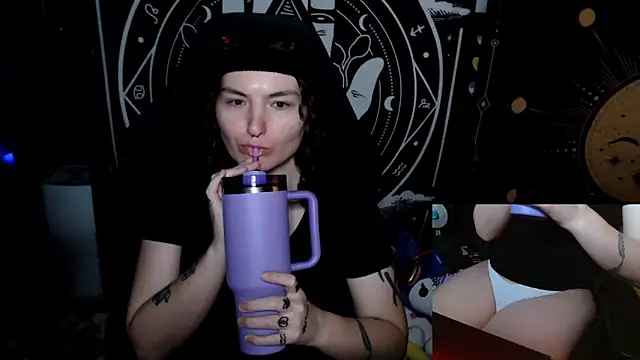 BrandiWRLD 999 online show from October 2025 09:10:02 PM