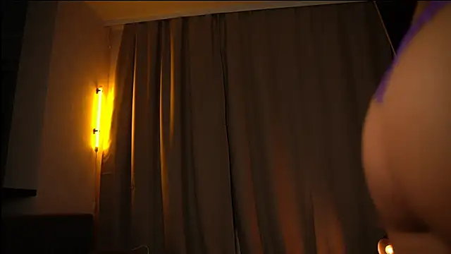 elisa moon online show from December 2024 08:10:02 PM