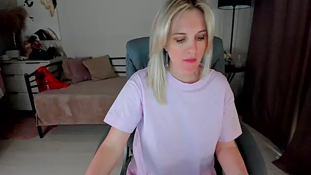 Snapshot of I_D_A chatting on March 2025 01:02:02 AM I D A online show from March 2025 01:02:02 AM