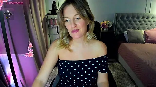 Snapshot of I_D_A chatting on October 2025 01:06:02 AM I D A online show from October 2025 01:06:02 AM