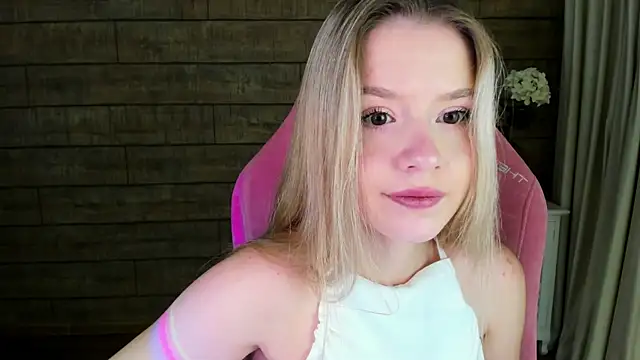 MilanaBalmain online show from September 2025 04:12:01 AM