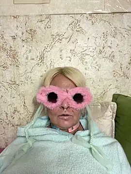 Snapshot of Gardener_of_Illusions chatting on January 2025 09:14:02 PM Gardener of Illusions online show from January 2025 09:14:02 PM