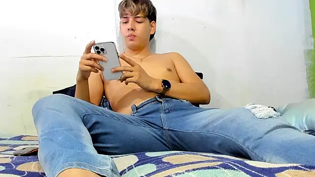 Snapshot of zackmontieel chatting on December 2024 09:40:02 AM zackmontieel online show from December 2024 09:40:02 AM