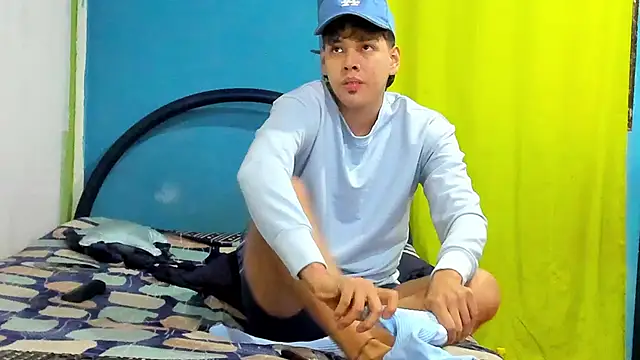 Snapshot of zackmontieel chatting on December 2024 08:24:01 AM zackmontieel online show from December 2024 08:24:01 AM